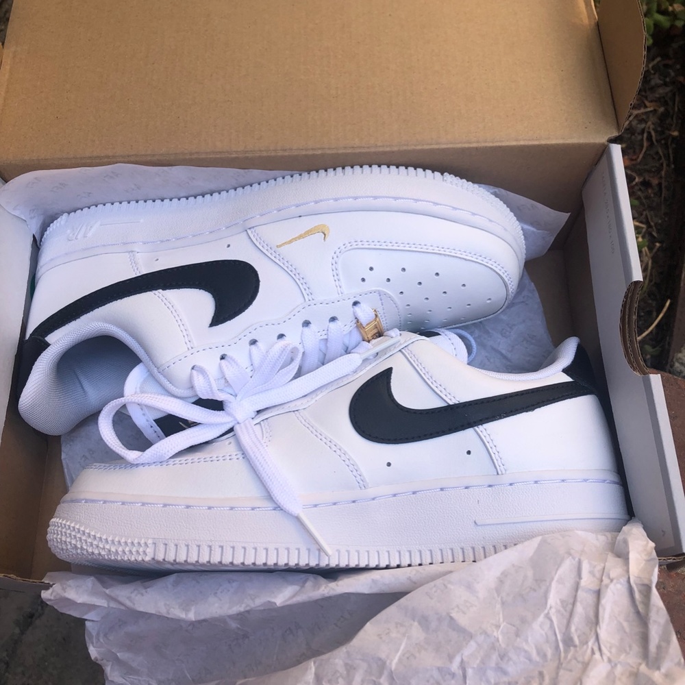 Nike Air Force - Picture 2 of 7